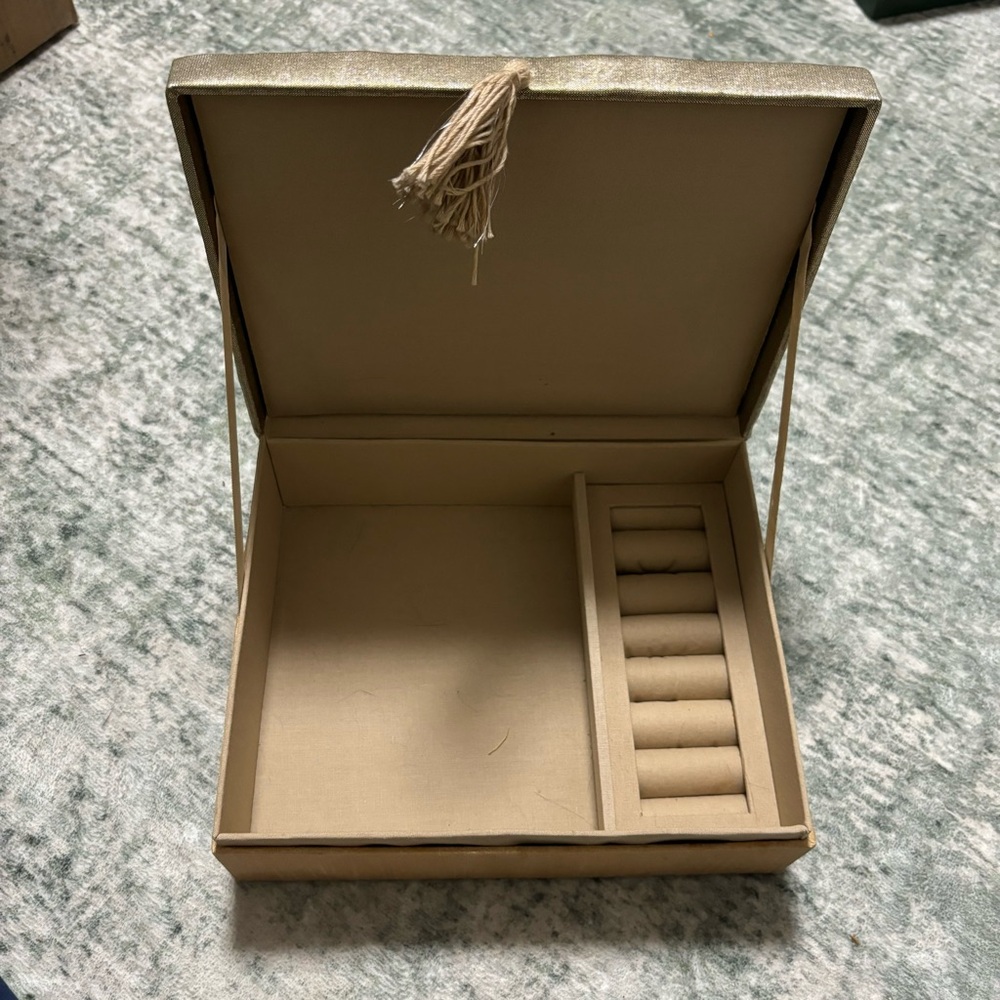 Jewelry box - Picture 3 of 5